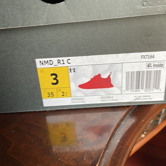 ADIDAS NMD_R1 C RUNNING SHOESE SIZE 3 PREOWNED GREAT CONDITION - Picture 8 of 10